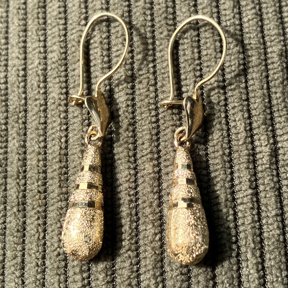 Vintage 14K Gold Textured Teardrop Drop Earrings